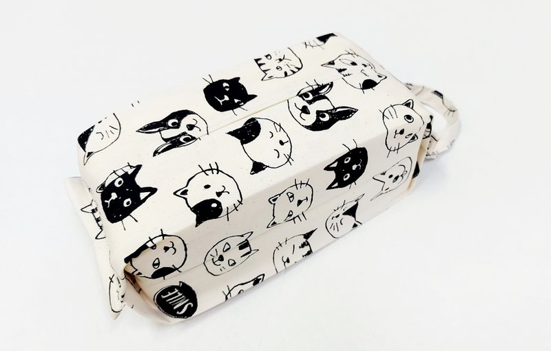 Japanese Fabric - Cats & Dogs 【Tissue Cover】 【Detachable & Adjustable Snap Button】 Hanging Toilet Paper Holder - กล่องทิชชู่ - ผ้าฝ้าย/ผ้าลินิน 