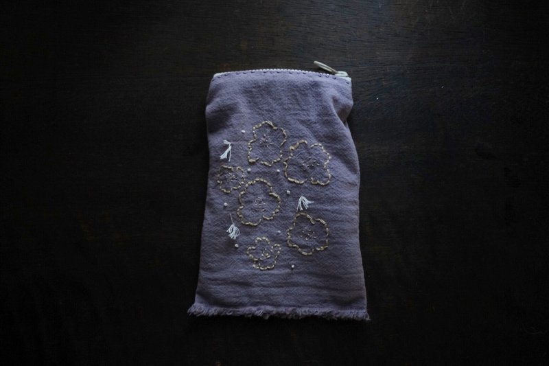 雪山花花 手刺繡 拉鍊袋 - 化妝包/收納袋 - 棉．麻 