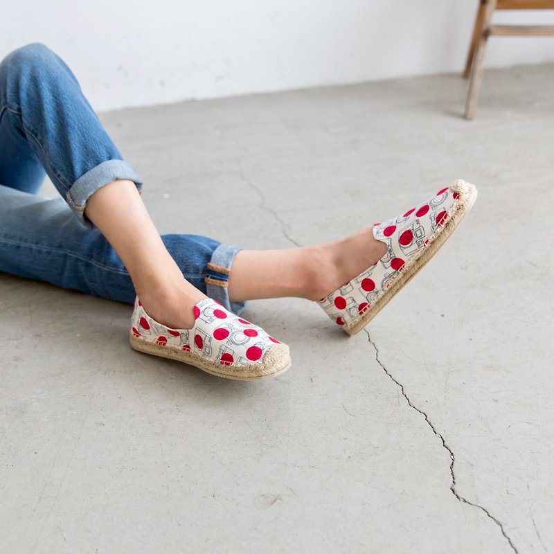 日本布料手工草編鞋-照相機 絕版 出清品 - 女款休閒鞋 - 棉．麻 紅色