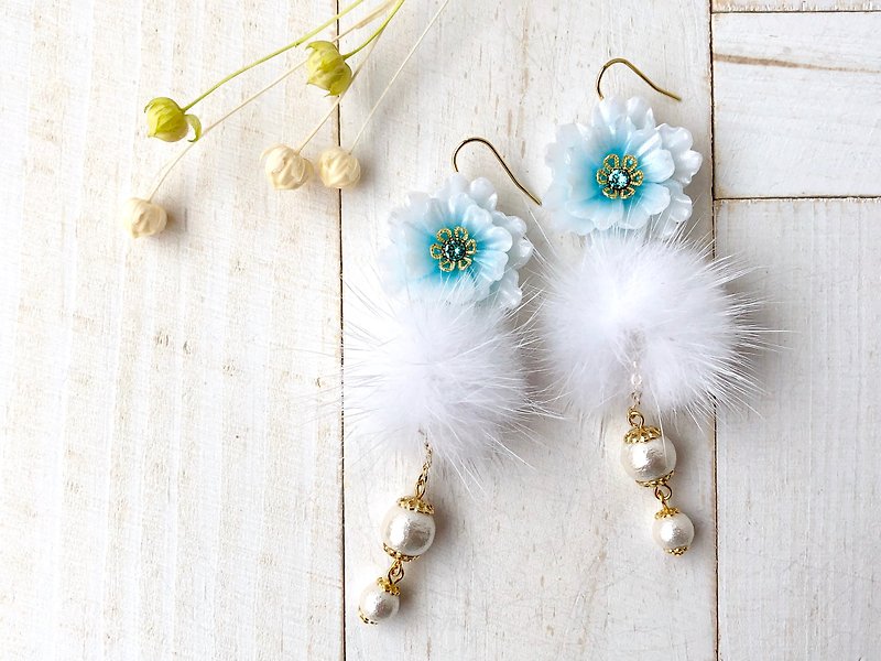 Snow and mink fur - Earrings & Clip-ons - Clay White