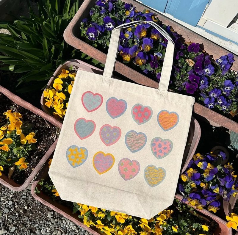 Heart Print Tote Bag - กระเป๋าถือ - ผ้าฝ้าย/ผ้าลินิน 