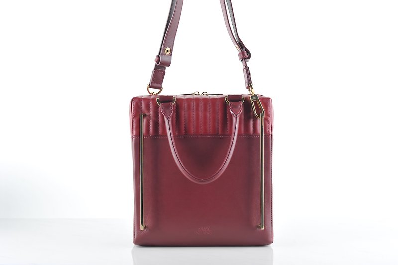 LIAM BAG in sangria and plum leather with gold hardware - กระเป๋าถือ - หนังแท้ สีแดง