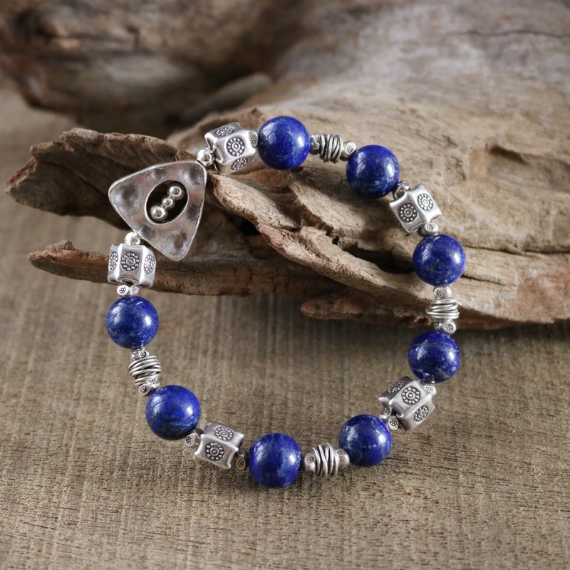 Karen Hill Tribe Fine Silver Beaded Ethnic Stretch Bracelet with Lapis Lazuli - สร้อยข้อมือ - เงินแท้ สีน้ำเงิน