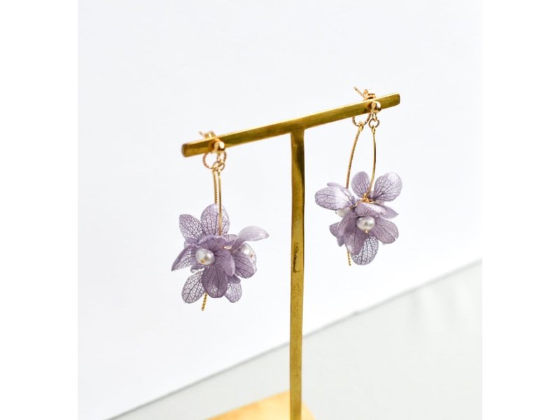 Purple Real Hydrangea Bouquet Earrings - ต่างหู - วัสดุอื่นๆ สีม่วง