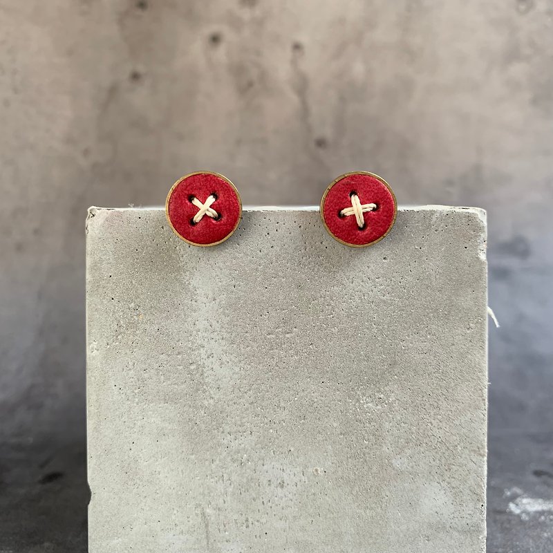 Hand-stitched leather button earrings double store - ต่างหู - หนังแท้ 