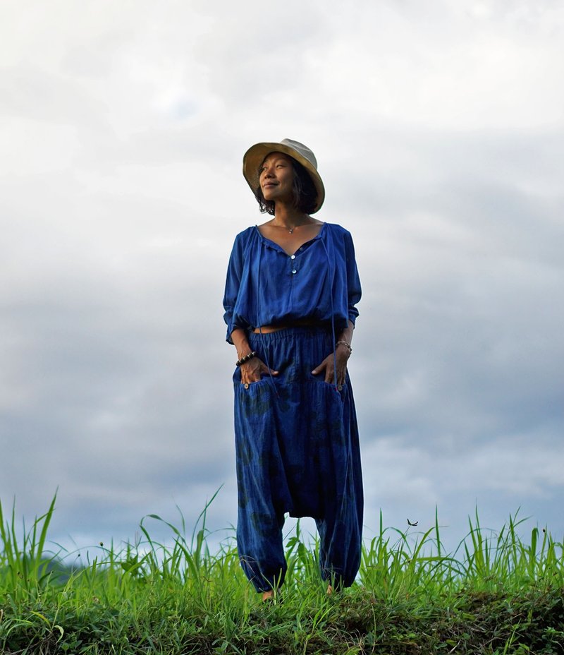 Floral blue natural indigo harem pants for women. Natural hand dye indigo pants. - 女長褲 - 其他材質 