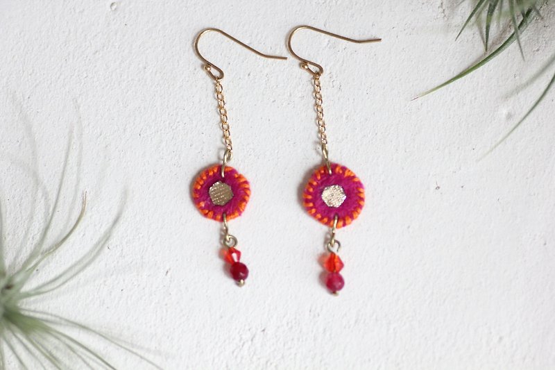 Baraka earrings - tiny vivid pink motifs with gold chain - ต่างหู - ผ้าฝ้าย/ผ้าลินิน สึชมพู