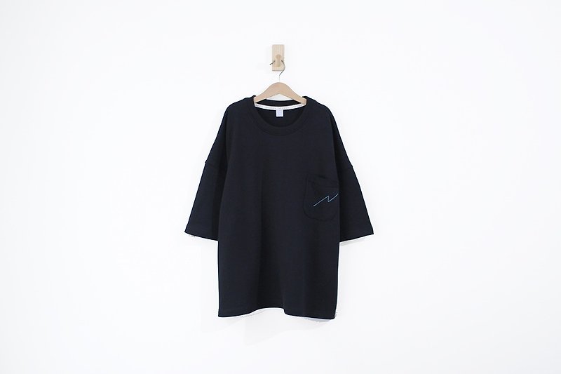 Five-sleeve Tops Lightning Line Pocket Cotton Extra Thick - Black - เสื้อฮู้ด - ผ้าฝ้าย/ผ้าลินิน สีดำ