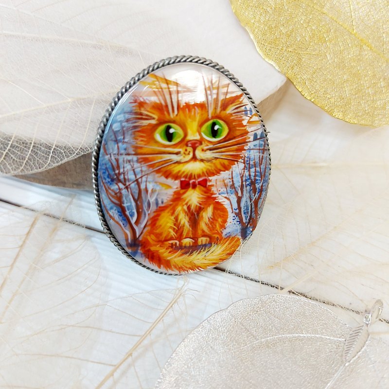 Mother of pearl designer jewelry: Aesthetic Ginger tabby kitty cat brooch - เข็มกลัด - เปลือกหอย สีส้ม