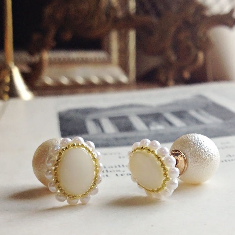 14kgf White Coral × Vintage Pearl Oval Pearl Catch Earrings OR Ear Clip * 14kgf White Coral × Vintage Pearl Oval Pearl Catch Earrings OR Non Hole Pierce - Earrings & Clip-ons - Gemstone White