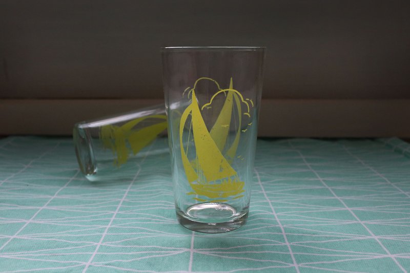早期印花果汁杯-揚帆 (餐具/老件/舊物/玻璃/圖案) - 杯子 - 玻璃 黃色