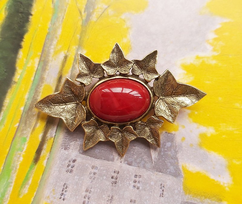 西洋古董飾品。1928 金葉 橢圓細緻 別針 - 徽章/別針 - 其他金屬 金色