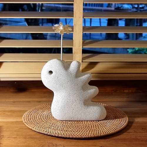 25 Degrees Room Dinosaur Vase For displaying, can put dried flower lover.