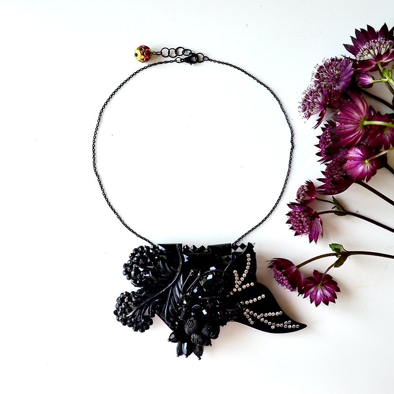 Jardin secret - soir : collaged black enamel flower statement necklace - สร้อยคอ - โลหะ สีดำ