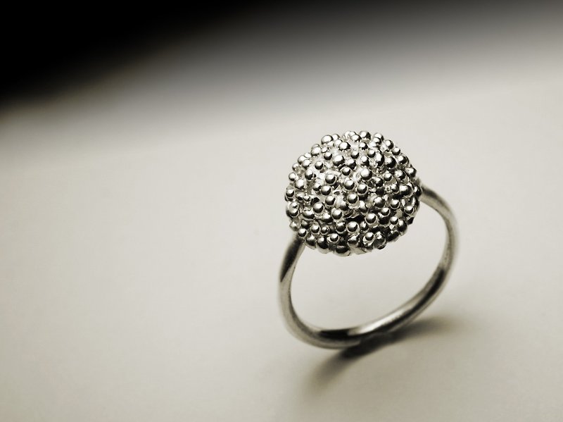 Small Silver ball ring - แหวนทั่วไป - โลหะ สีเงิน