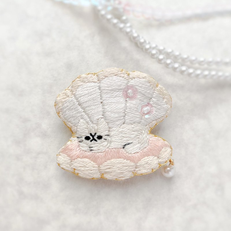 Pearl and Cat Embroidery Brooch - Brooches - Thread White