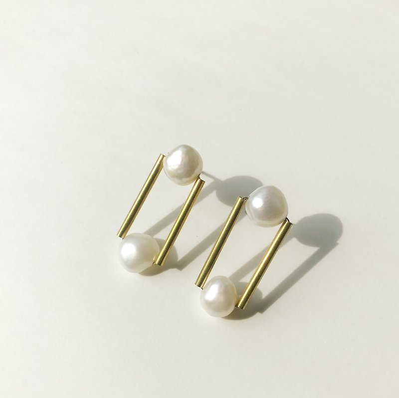 Simple pearl earrings double Bronze - Earrings & Clip-ons - Pearl White