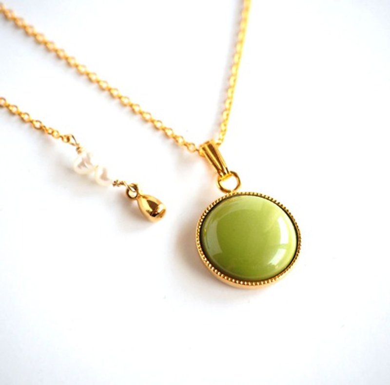 Cloisonne Mini Circle ♡ Freshwater Pearl Necklace Apple Green - สร้อยคอ - แก้ว 