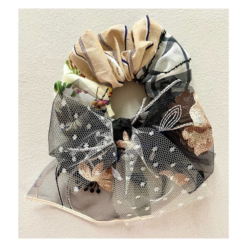Sustainable Shushu with ribbon - 髮夾/髮圈 - 其他材質 白色