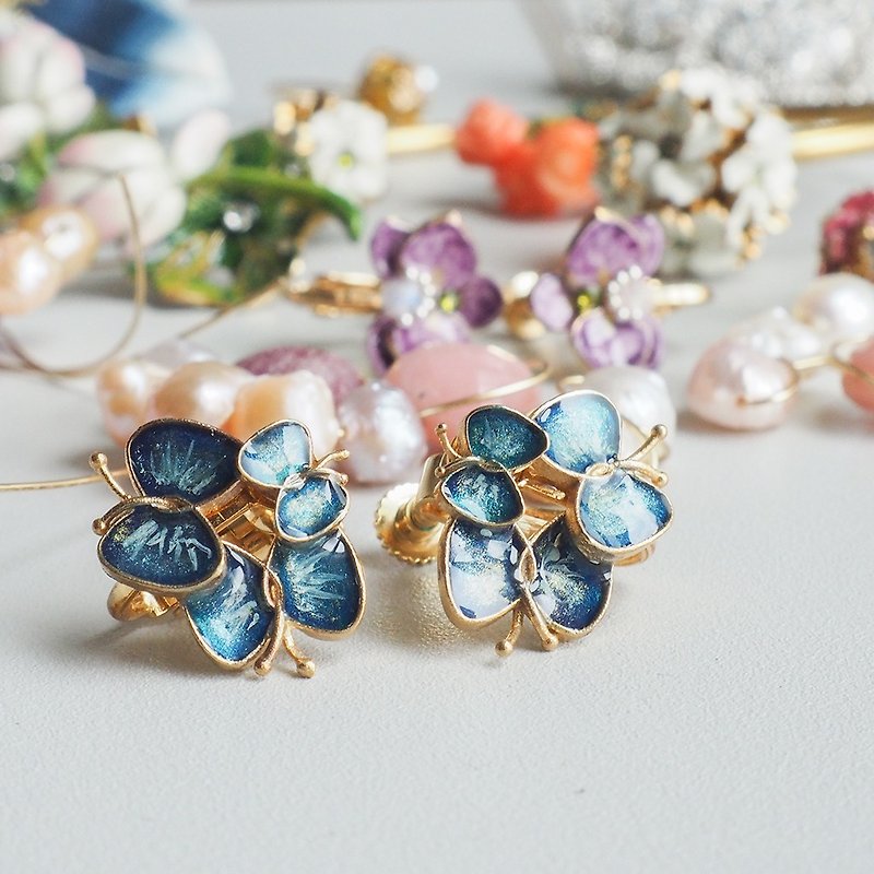 Enamel cluster butterfly earrings chiching chess blue design handmade jewelry enamel series pre-order - ต่างหู - วัตถุเคลือบ สีน้ำเงิน