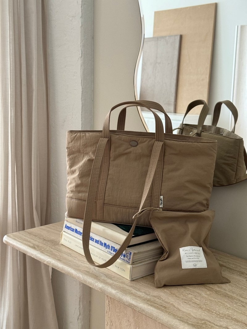 韓國 The Ally | 秋冬MOLLY BAG (附化妝小包) | 運動包 | 米色 - 手提包/手提袋 - 聚酯纖維 卡其色
