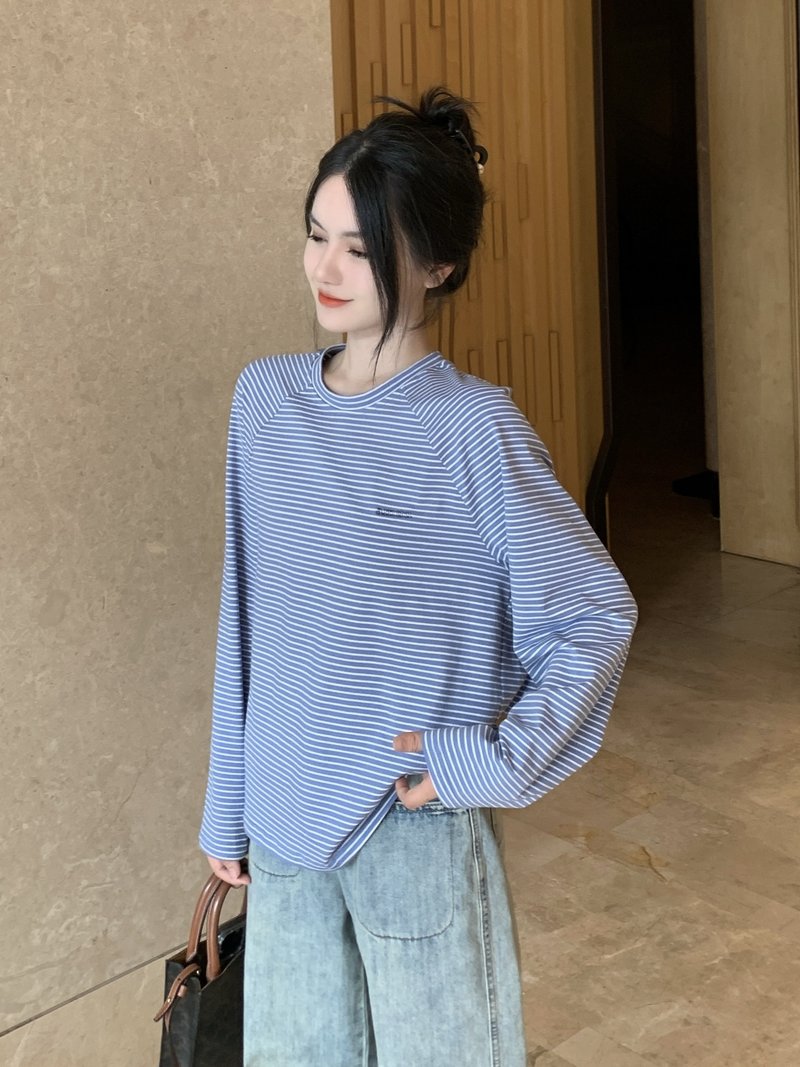 Blue Striped Round Neck Long Sleeve Top Autumn Loose Top - เสื้อผู้หญิง - ผ้าฝ้าย/ผ้าลินิน 