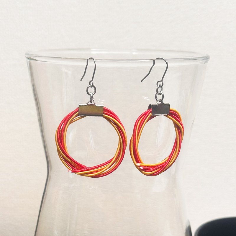 [Mizuhiki] Single knot arrangement [Earrings] [Red] [Yellow] series - Earrings & Clip-ons - Paper Red