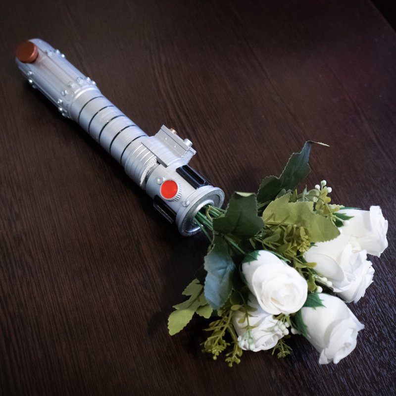 Mara Jade Star Wars Inspired Bridal Bouquet Holder | Star Wars wedding - 乾燥花/永生花 - 塑膠 銀色