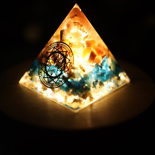 M31仙女星工作室 【新年禮盒】太陽石魔法陣-奧剛金字塔小夜燈Orgonite奧根塔