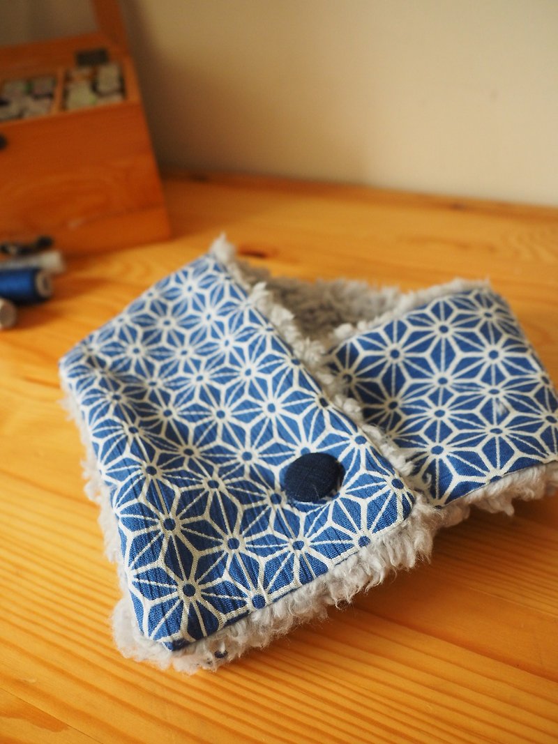 手工縫製保暖圍巾圍脖頸巾 日本和風藍白圖案 男女適用 - 圍巾/披肩 - 棉．麻 藍色