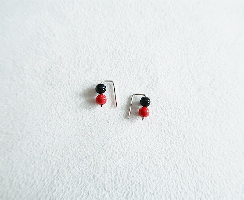 Color beads Earrings Black red Sterling Silver - Earrings & Clip-ons - Silver Red