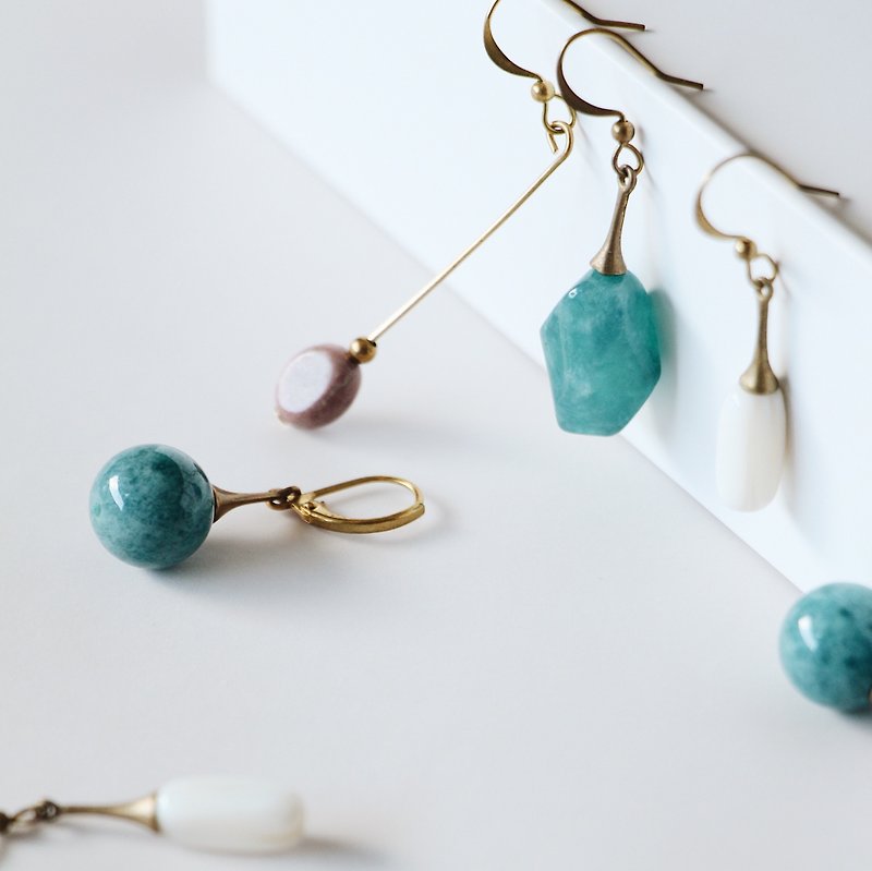 Febbi crystal natural stone earrings - ต่างหู - วัสดุอื่นๆ หลากหลายสี