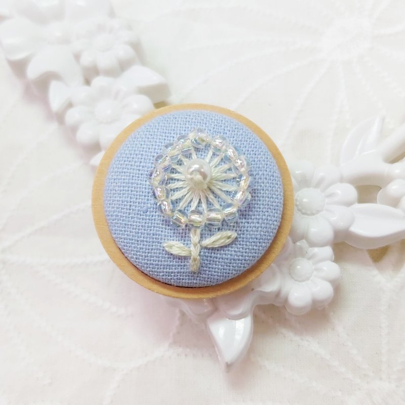 英式手工刺繡珠繡花朵木框胸針 - 胸針 - 繡線 藍色