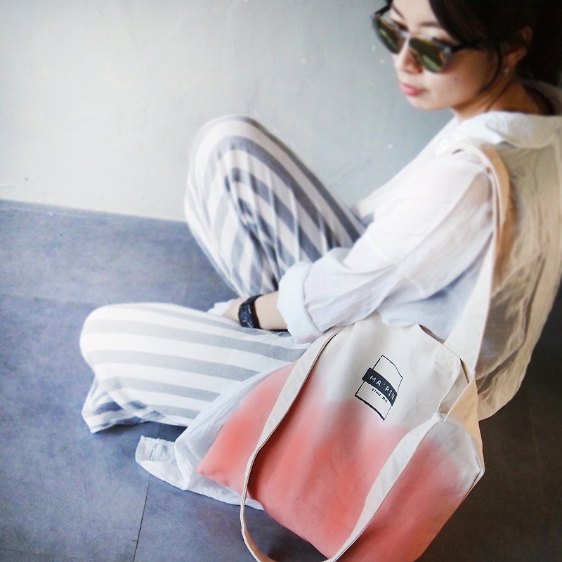 Classic LOGO flamingo red gradient dyed cotton canvas hand dyed tote bag double back - กระเป๋าแมสเซนเจอร์ - ผ้าฝ้าย/ผ้าลินิน สีแดง