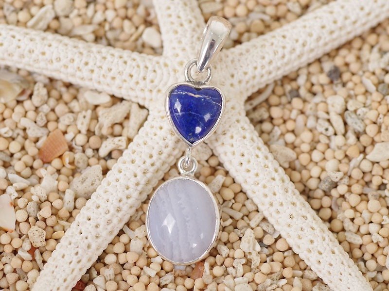 Heart lapis lazuli and blue lace agate pendant top - Necklaces - Stone Blue