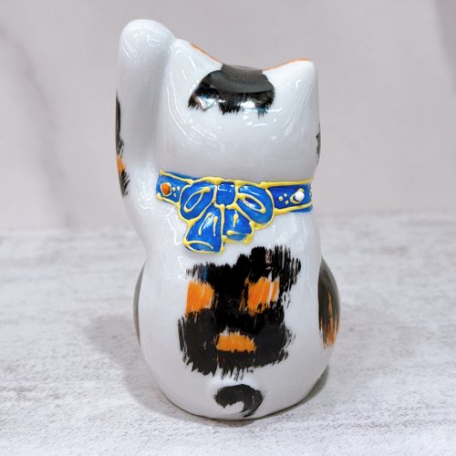 専用　九谷焼　招き三毛猫置物　12cm22cm10cm 楽天市場】九谷焼 10号 招き猫 金三毛 ( 右手・左手 / 布団付