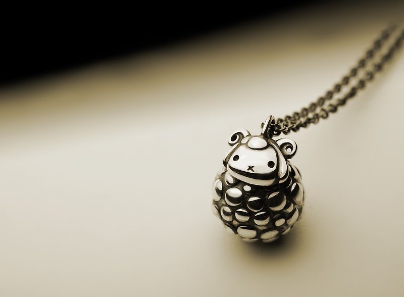 Ball sheep necklace