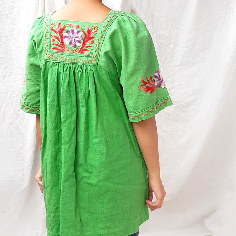 BajuTua/vintage/60's Ecuadorian apple green hand-embroidered top - เสื้อผู้หญิง - ผ้าฝ้าย/ผ้าลินิน สีเขียว