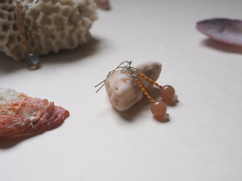 Sunstone Macrame earrings │ Light peach - Earrings & Clip-ons - Semi-Precious Stones 