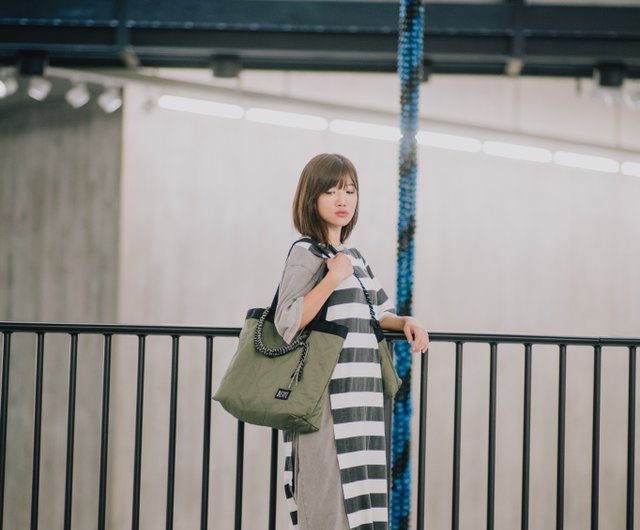 ハンドメイド ストラップ 2-in-1 トートバッグ - ショップ