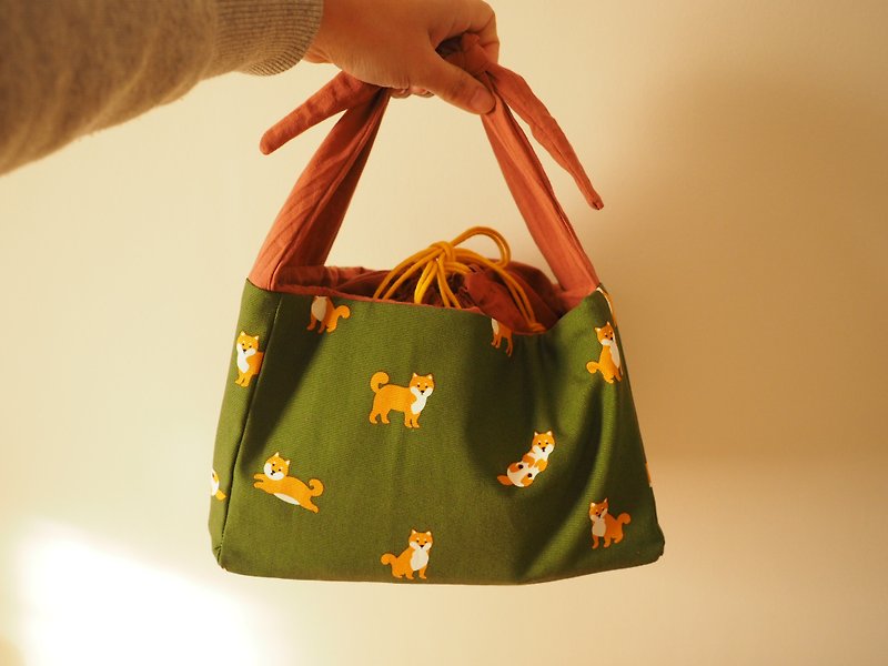 原創手工縫製午餐包 日式和風兔耳手挽 綠色柴犬圖案 - 兒童背囊/背包 - 棉．麻 綠色