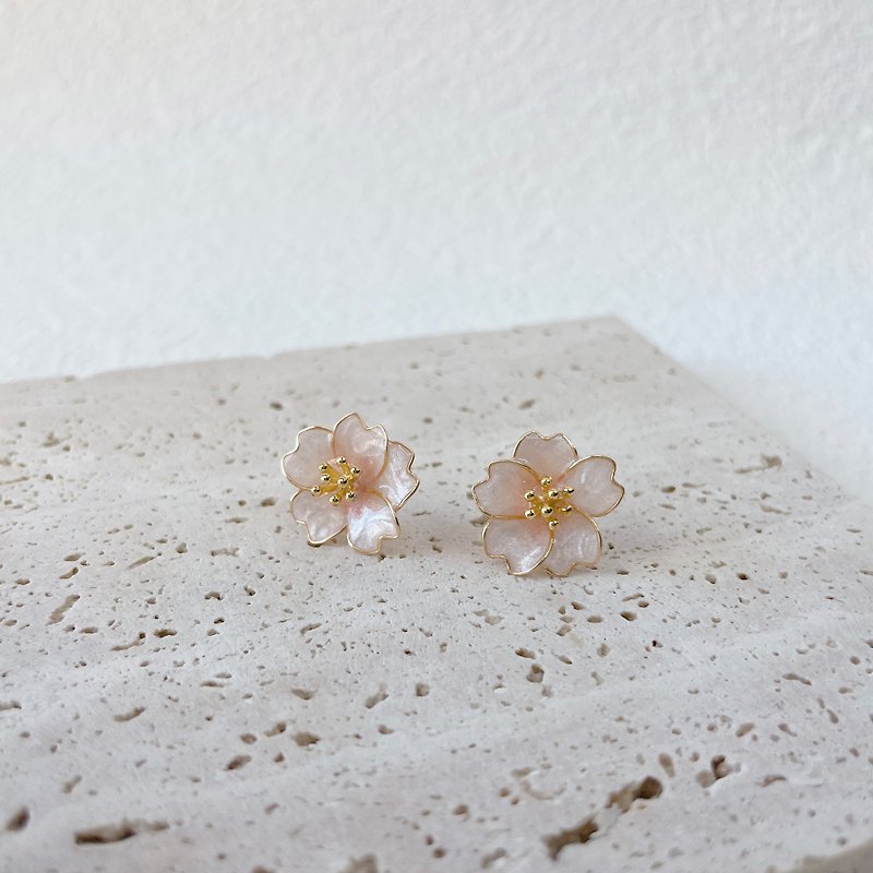 Spring|Sakura Earrings/Stud Earrings/ Clip-On - ต่างหู - เรซิน 
