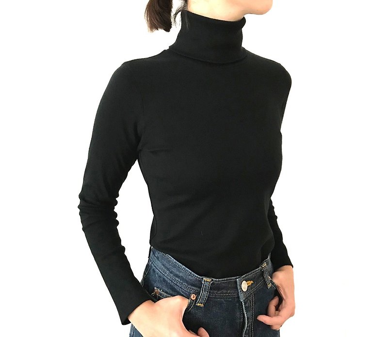 Turtle-neck T-shirt sticking to the shape 【size development available】 - Women's T-Shirts - Cotton & Hemp Black