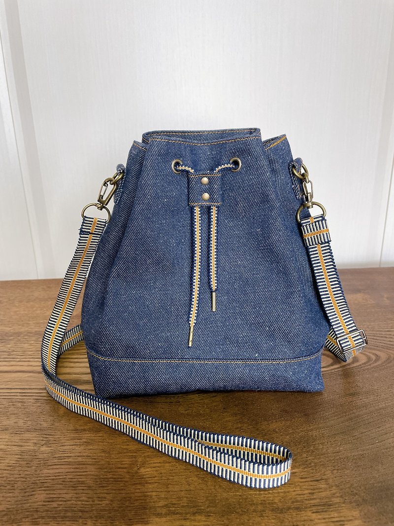 japan Okayama Denim Sanada Himo Drawstring Shoulder Bag Sacoche 2way Drawstring Bag Indigo x Navy - Messenger Bags & Sling Bags - Cotton & Hemp Blue