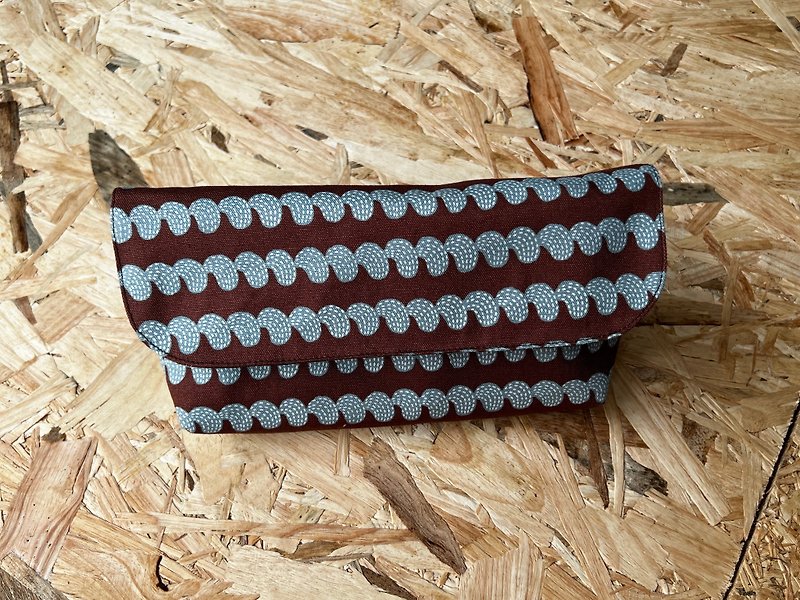 Oh Cards Bag/Pouch, Japan Fabric, Nordic brown Bean - กระเป๋าเครื่องสำอาง - ผ้าฝ้าย/ผ้าลินิน สีนำ้ตาล