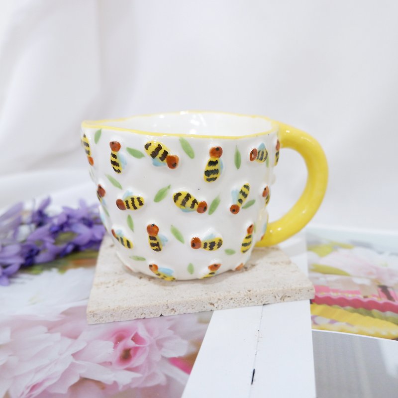 Little bee   cup | hand building cup  | ceramic handmade - 咖啡杯/馬克杯 - 陶 黃色