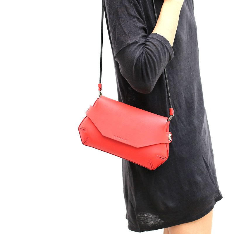Pomely clutch bag /Red - กระเป๋าแมสเซนเจอร์ - หนังแท้ สีแดง