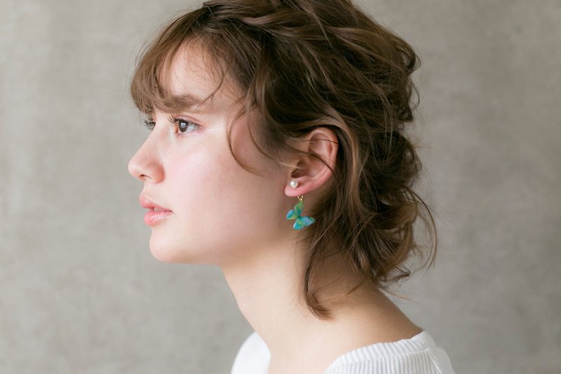 新綠與天空 珍珠蝴蝶耳環 耳針 耳夾 綠色 藍色 - 耳環/耳夾 - 其他材質 綠色