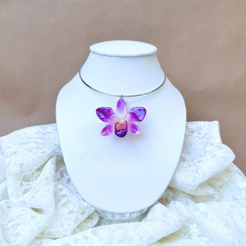 Dendrobium Purple orchid with purple shimmer and silver hoop necklace - 項鍊 - 植物．花 紫色