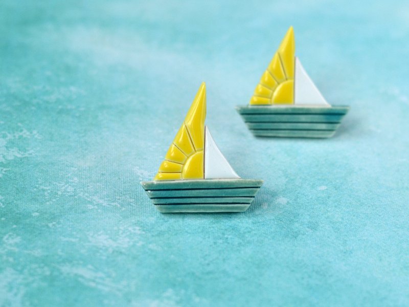 Ceramic sailing boat pin - Brooches - Clay Yellow